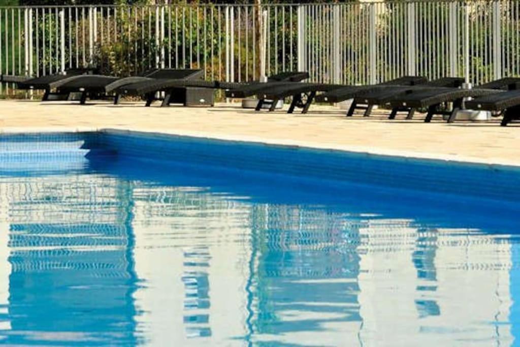 Le Soleil D Eugenie Appartement Dans Residence Avec Piscine Commune Pres De Carcassonne Olonzac Exterior foto