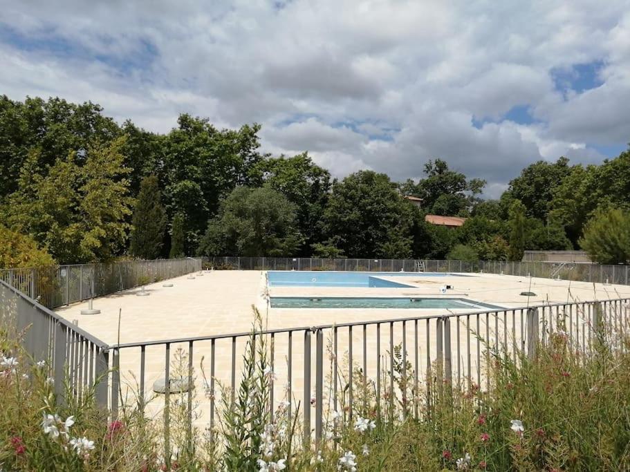 Le Soleil D Eugenie Appartement Dans Residence Avec Piscine Commune Pres De Carcassonne Olonzac Exterior foto